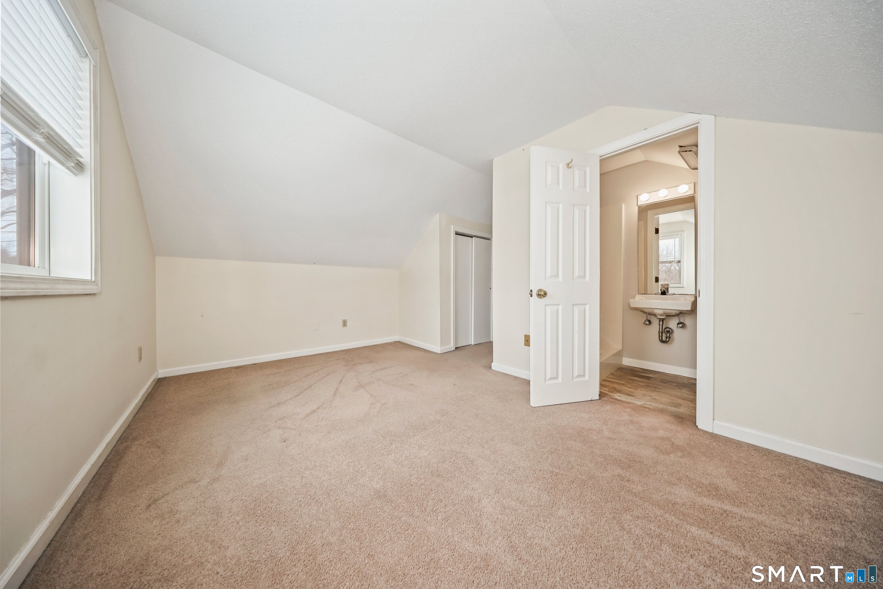 86 Cannon Ridge Drive, Unit 86 Watertown, CT 06795 - Photo 28 of 37 View of full bathroom in second floor bedroom