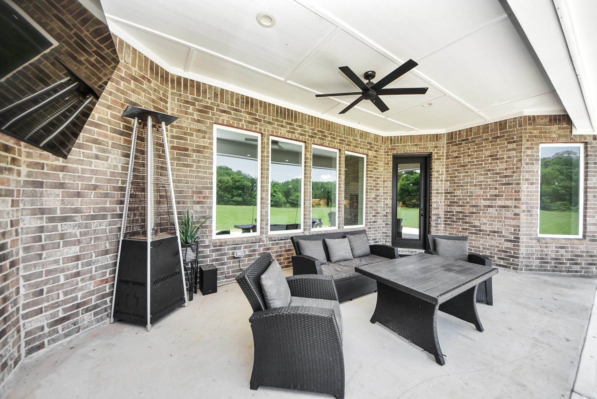 16626 Hamill Drive Rosharon, TX 77583 - Photo 33 of 42 COVERED PATIO
