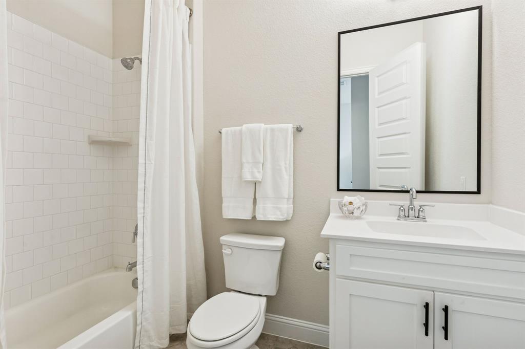 2232 Laurel Rdg Road Aledo, TX 76008 - Photo 21 of 40 Full ensuite bath off guest bedroom downstairs