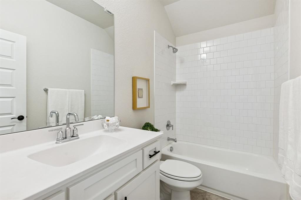 2232 Laurel Rdg Road Aledo, TX 76008 - Photo 28 of 40 One of two full baths upstairs