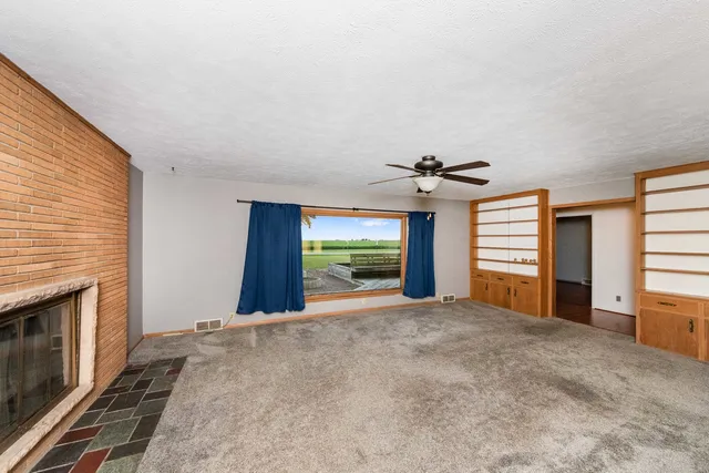 $485,000 | 947 North 2nd Road, Dana, IL 61321