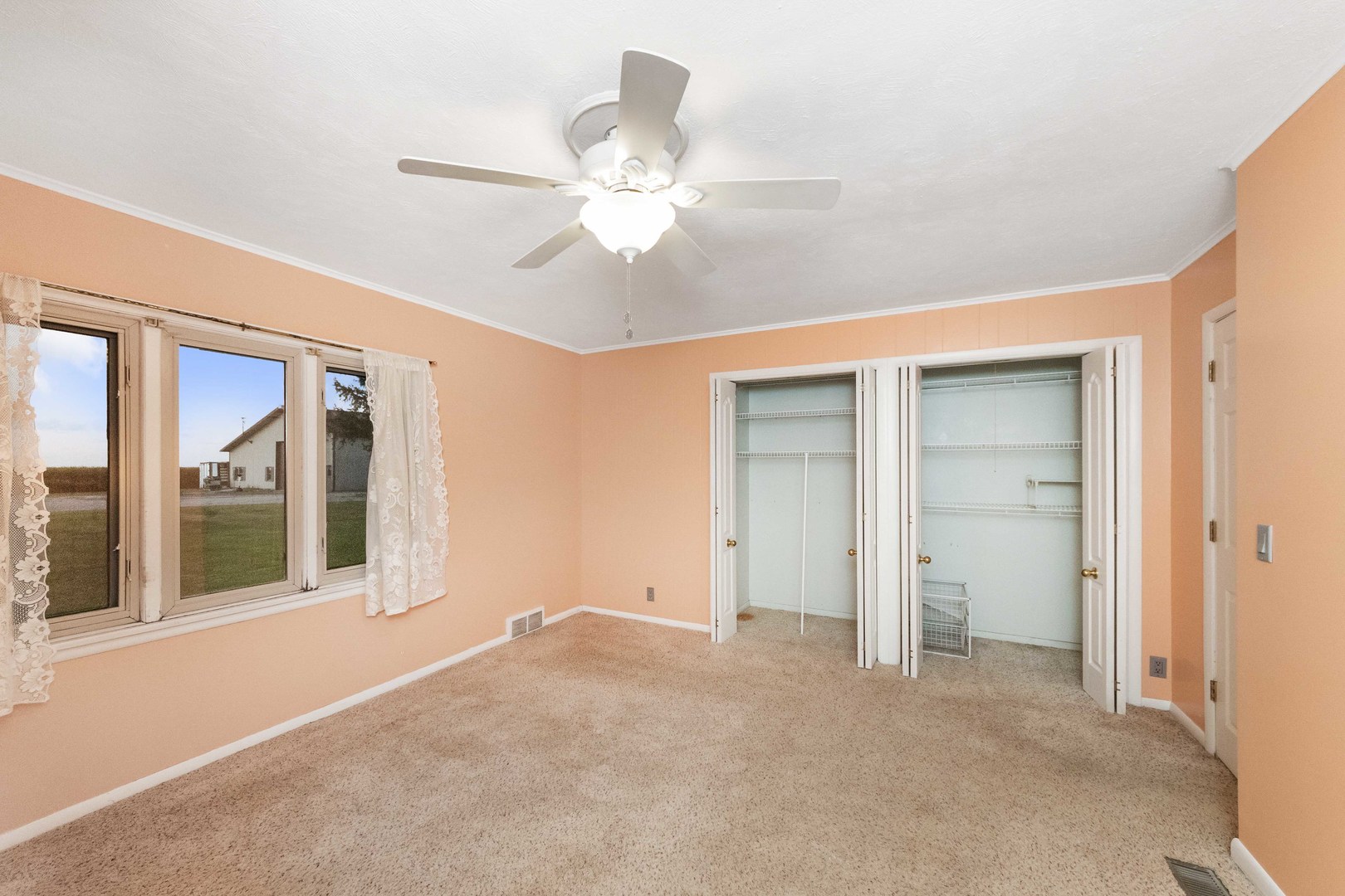 947 North 2nd Road Dana, IL 61321 - Photo 20 of 35 a view of an empty room with a window