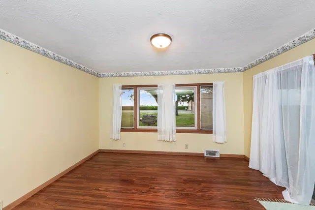 $485,000 | 947 North 2nd Road, Dana, IL 61321