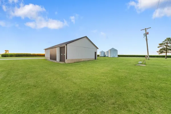 $450,000 | 947 North 2nd Road, Dana, IL 61321