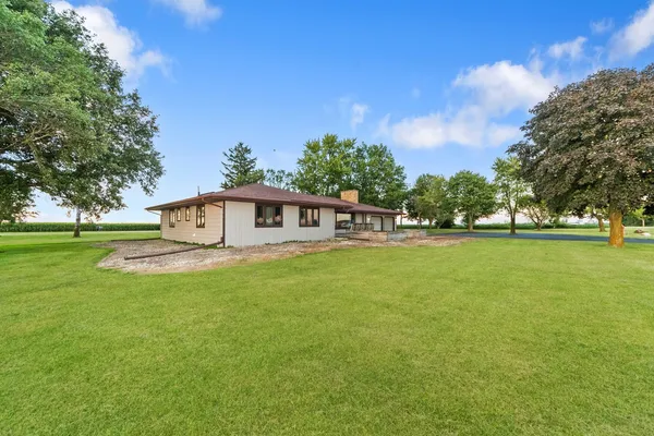 $450,000 | 947 North 2nd Road, Dana, IL 61321