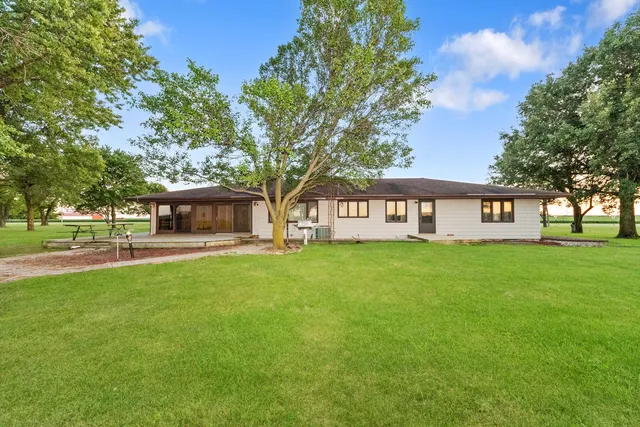 $485,000 | 947 North 2nd Road, Dana, IL 61321