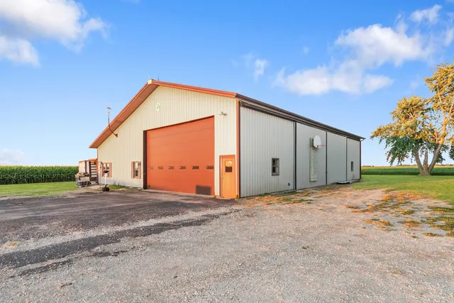 $485,000 | 947 North 2nd Road, Dana, IL 61321