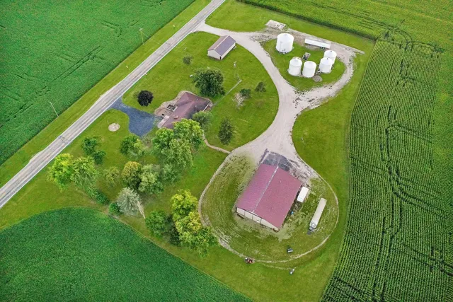 $485,000 | 947 North 2nd Road, Dana, IL 61321