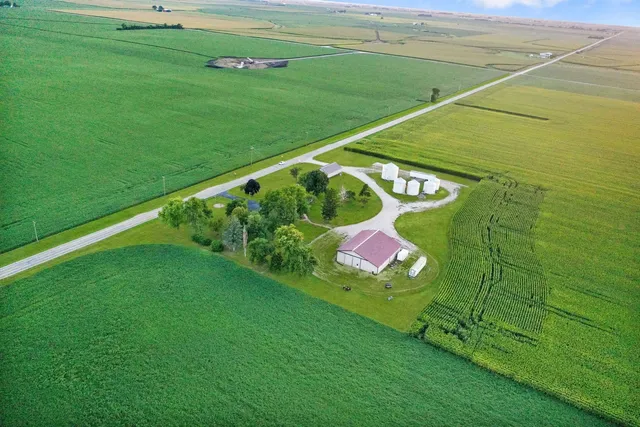 $485,000 | 947 North 2nd Road, Dana, IL 61321