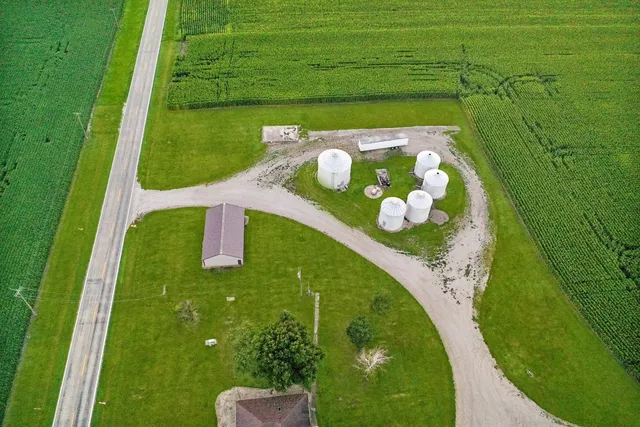 $485,000 | 947 North 2nd Road, Dana, IL 61321