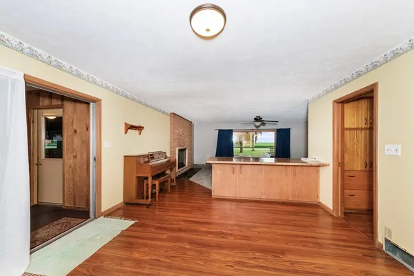 $450,000 | 947 North 2nd Road, Dana, IL 61321