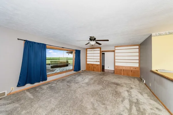 $450,000 | 947 North 2nd Road, Dana, IL 61321