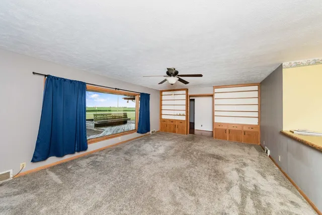 $485,000 | 947 North 2nd Road, Dana, IL 61321