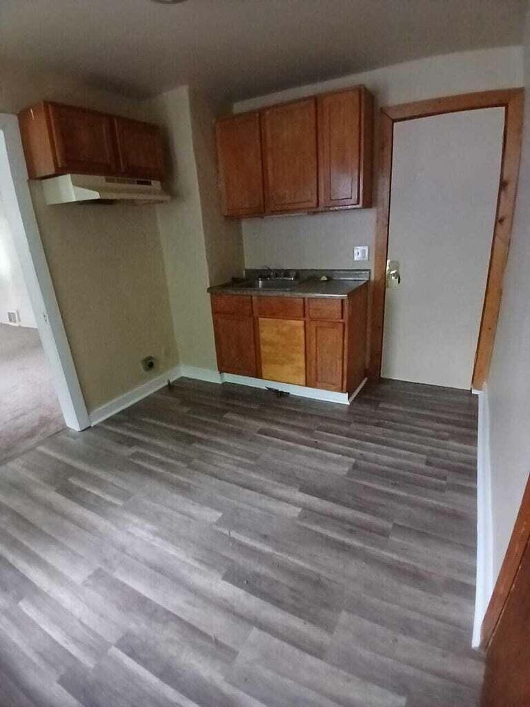 4702 North 49th Street Milwaukee, WI 53218 - Photo 5 of 12 Kitchen