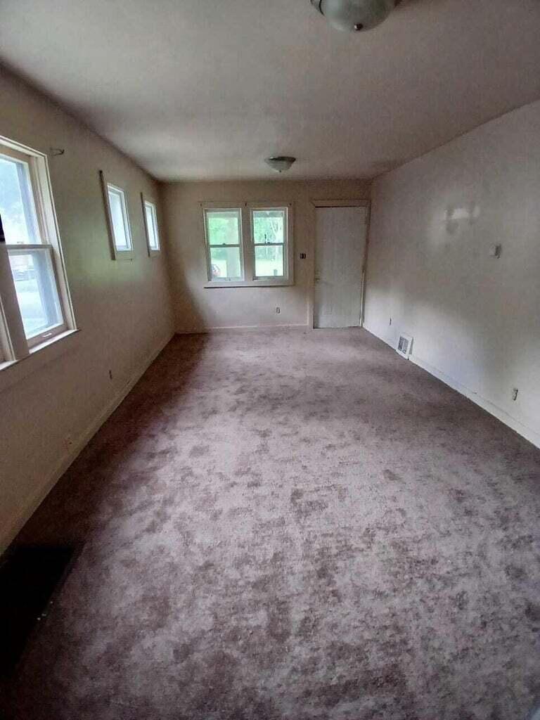 4702 North 49th Street Milwaukee, WI 53218 - Photo 9 of 12 Living Room View 2