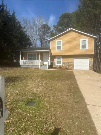 a view of a house with a yard