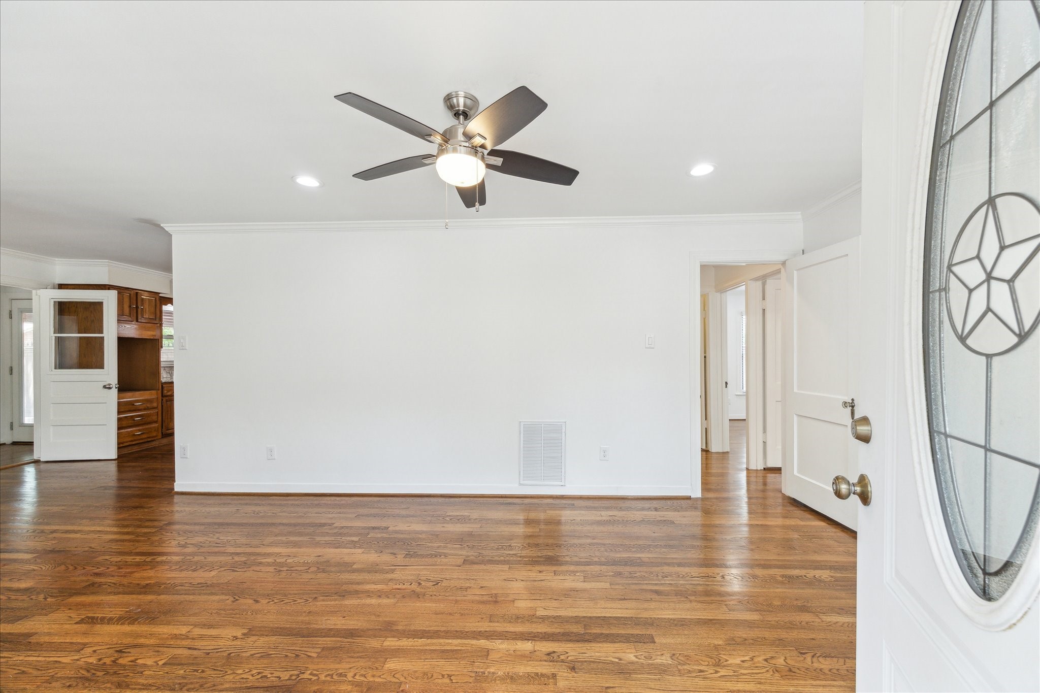 911 West 14th Street Houston, TX 77008 - Photo 3 of 15 Living Room