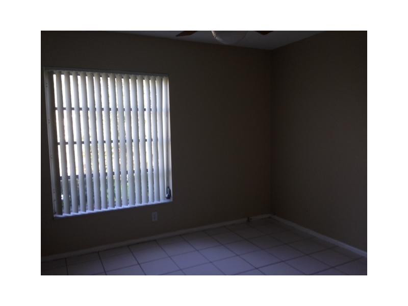 605 South Pine Island Road, Unit 104 Plantation, FL 33324 - Photo 4 of 5 Photo 4