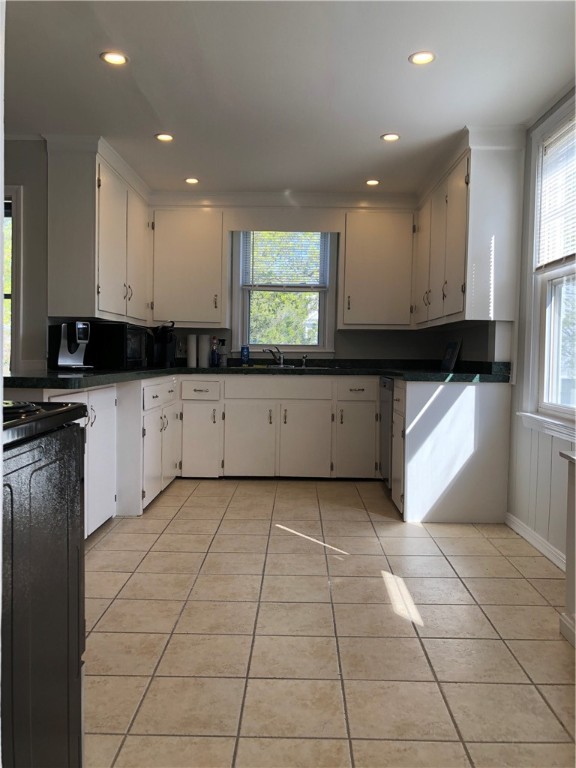 22 Carroll Avenue Newport, RI 02840 - Photo 11 of 30