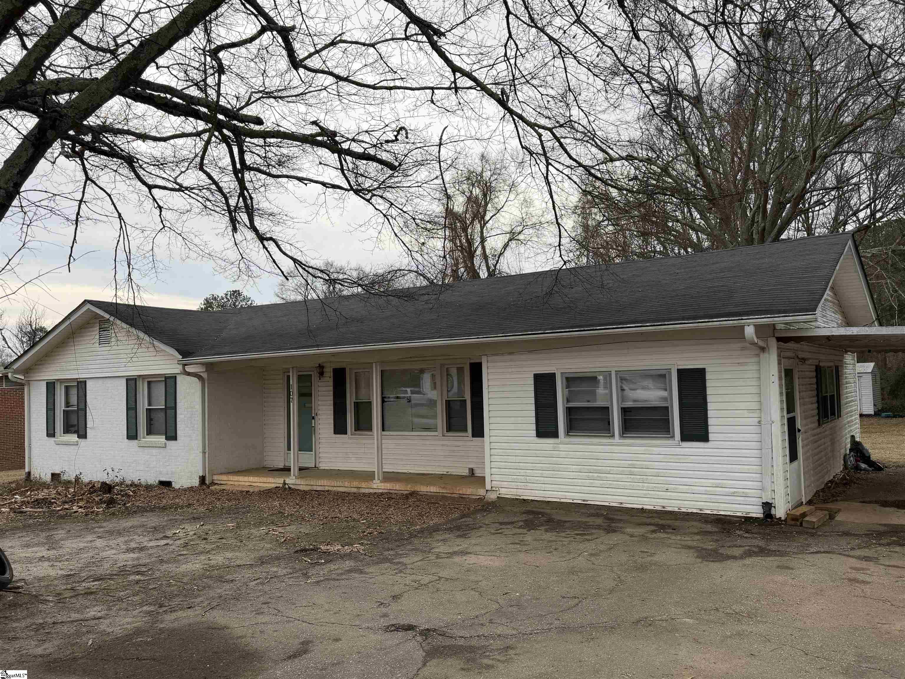 107 Looneybrook Drive Fountain Inn, SC 29644 - Photo 2 of 30