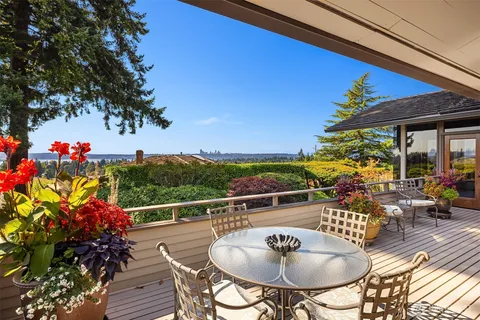 $4,950,000 | 9501 Northeast 13th Street, Clyde Hill, WA 98004