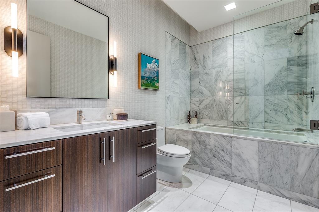 1918 Olive Street, Unit 2002 Dallas, TX 75201 - Photo 20 of 29 a bathroom with a sink a toilet and bathtub
