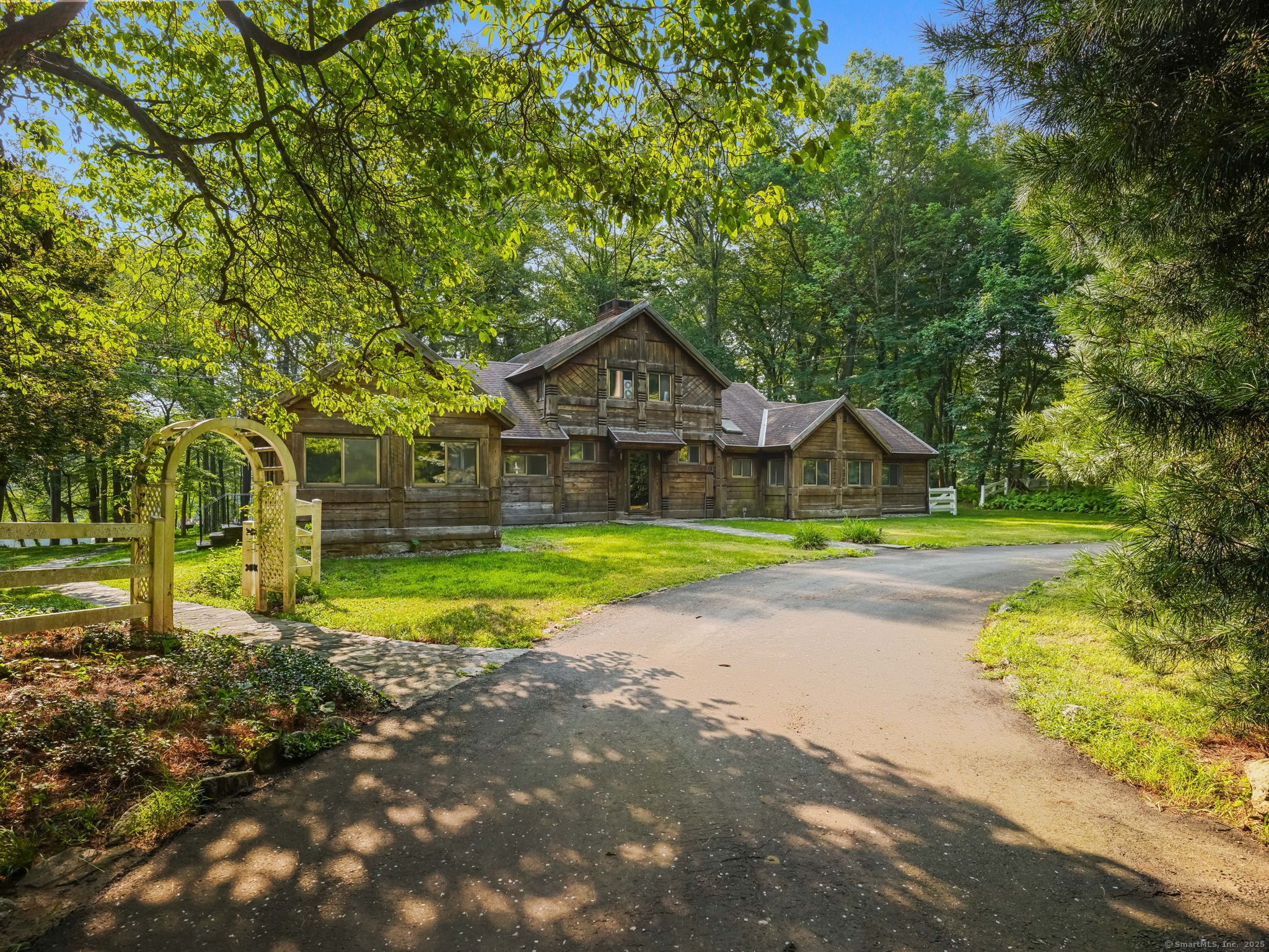 3392 Huntington Road Stratford, CT 06614 - Photo 2 of 10