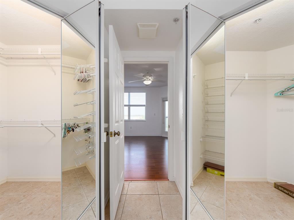 6550 Shoreline Drive, Unit 7502 St. Petersburg, FL 33708 - Photo 15 of 30 a view of a bathroom