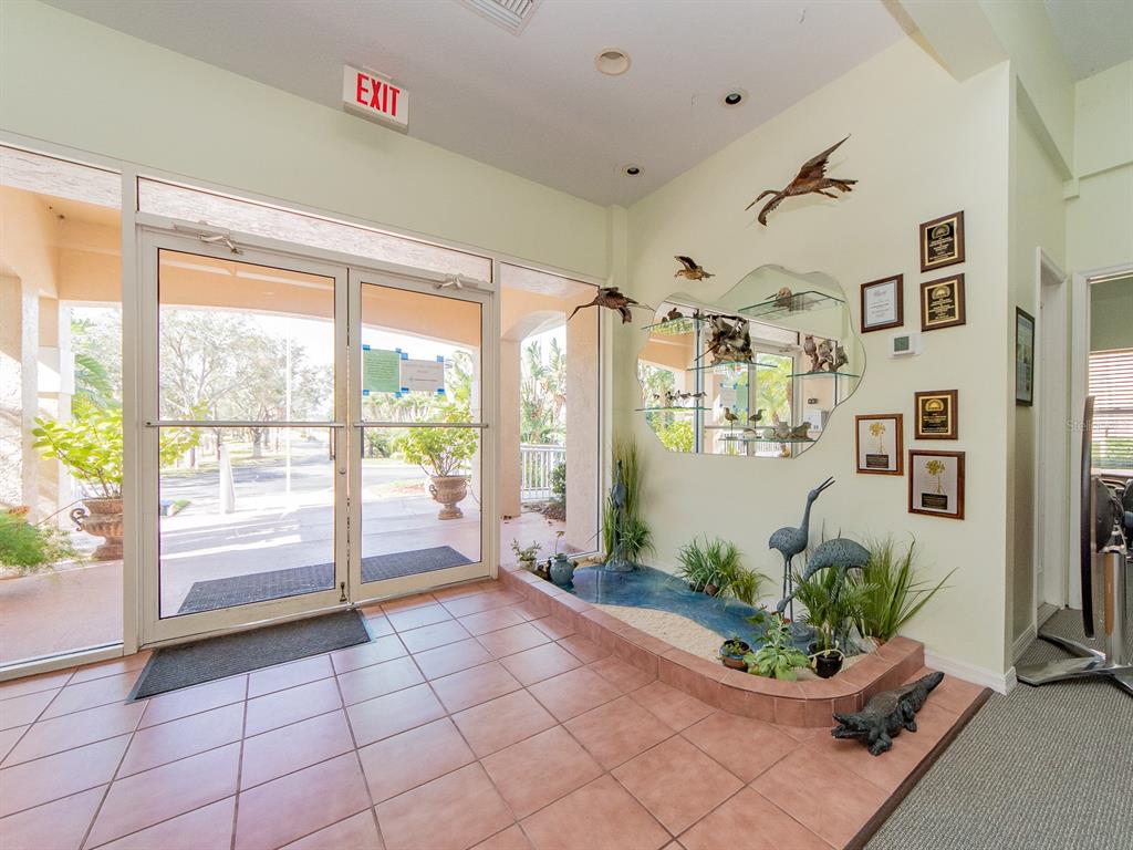 6550 Shoreline Drive, Unit 7502 St. Petersburg, FL 33708 - Photo 25 of 30 a living room with furniture and a potted plant