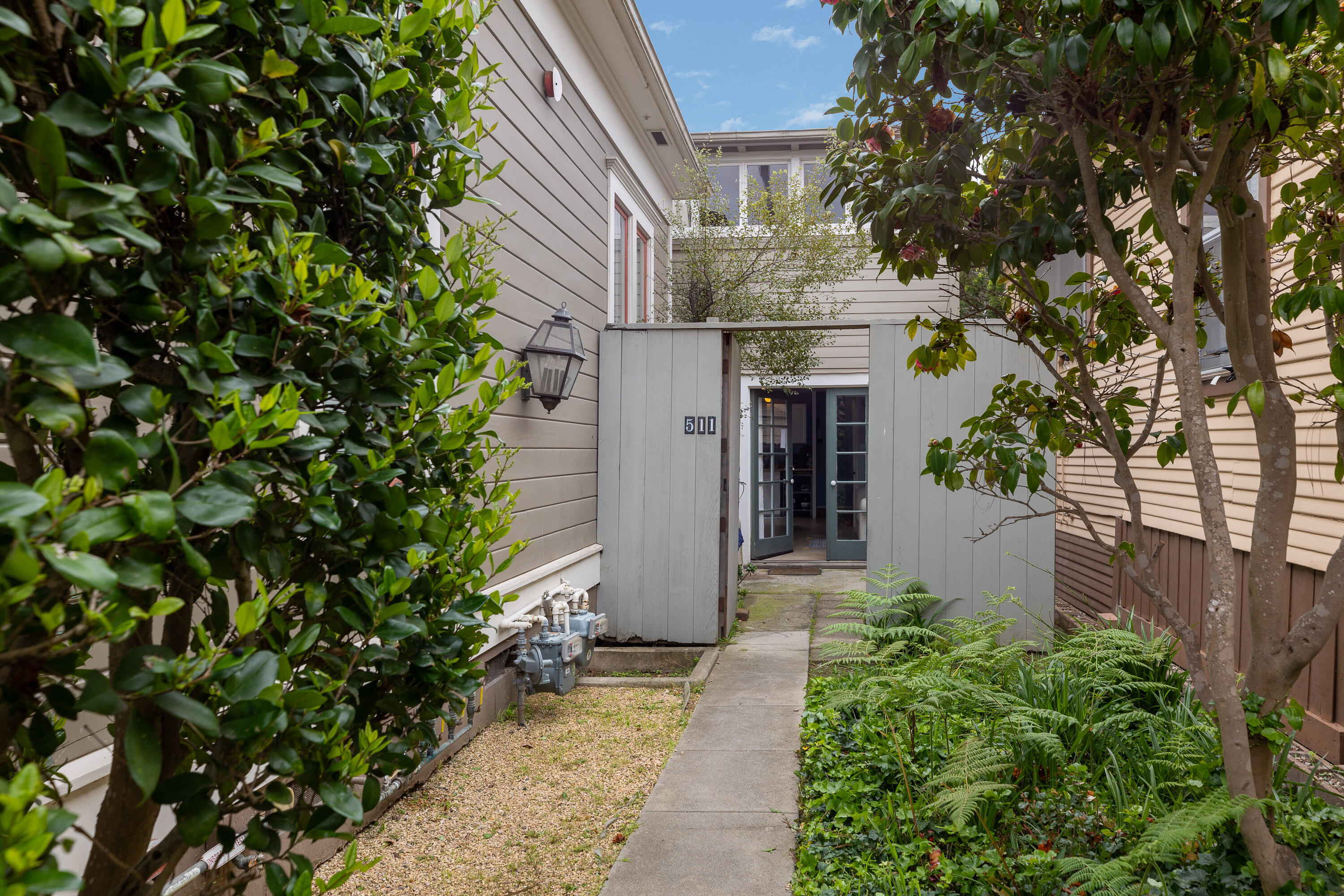 509 Brinkerhoff Avenue Santa Barbara, CA 93101 - Photo 4 of 10 a front view of a house with a garden