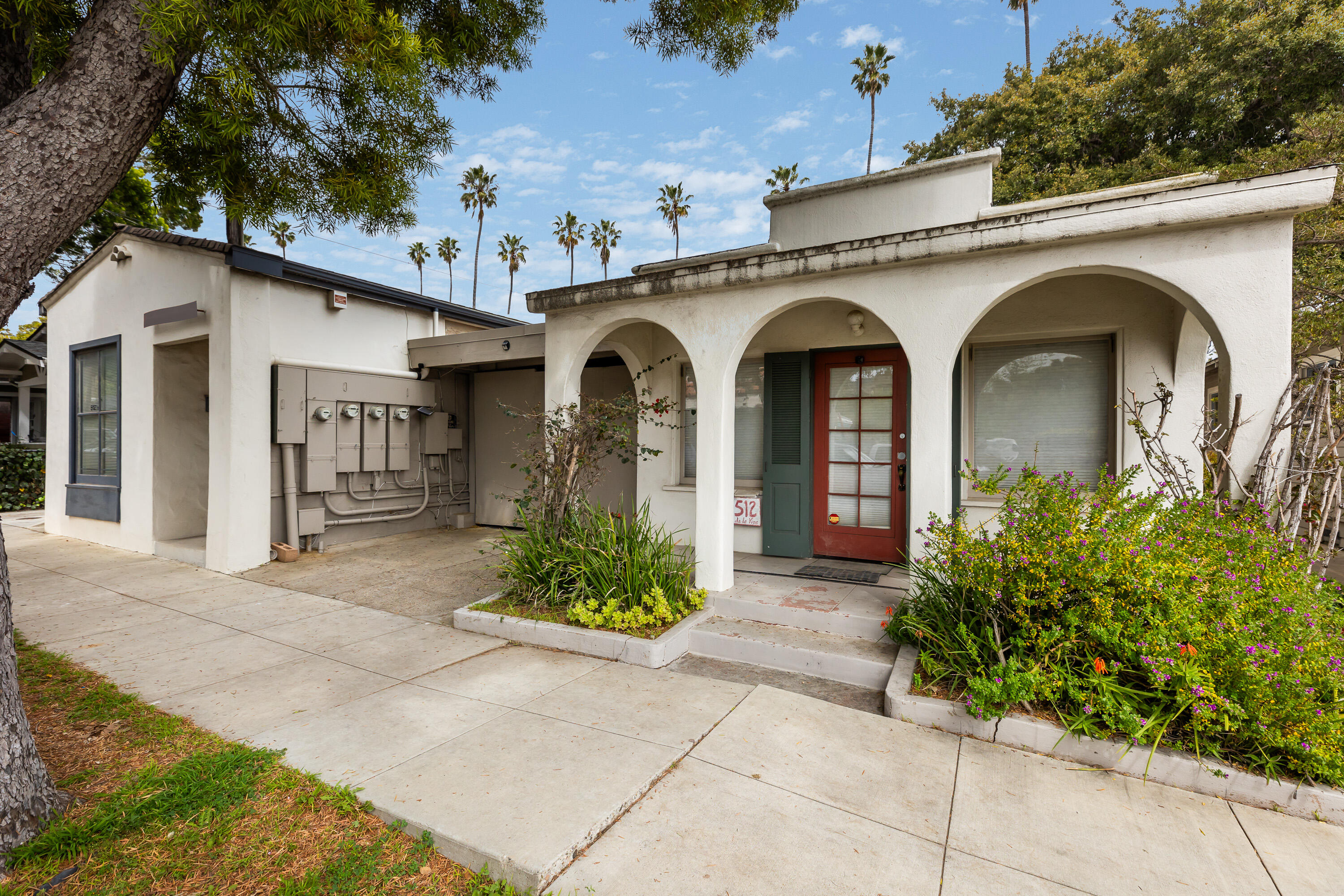 509 Brinkerhoff Avenue Santa Barbara, CA 93101 - Photo 6 of 10 a front view of a house with garden