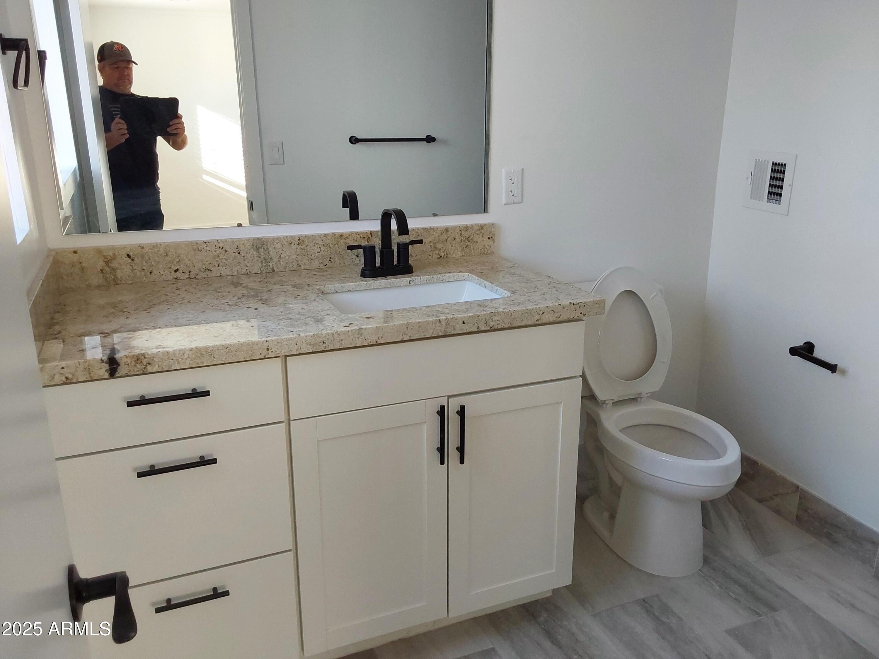715 East Taylor Street Tempe, AZ 85288 - Photo 26 of 29 a bathroom with a toilet a sink and mirror