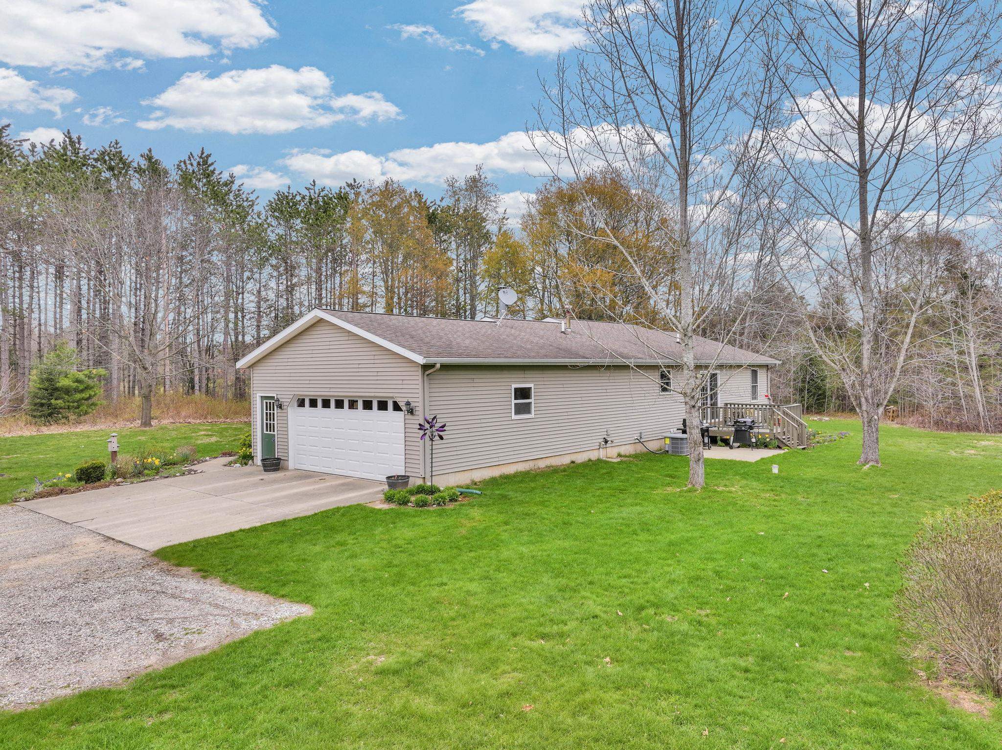 712 East 38 Road Cadillac, MI 49601 - Photo 5 of 67