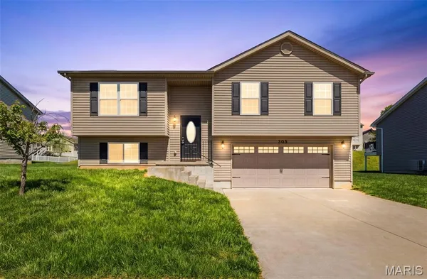 $1,985 | 305 Shadow Trace Drive, Wentzville, MO 63385