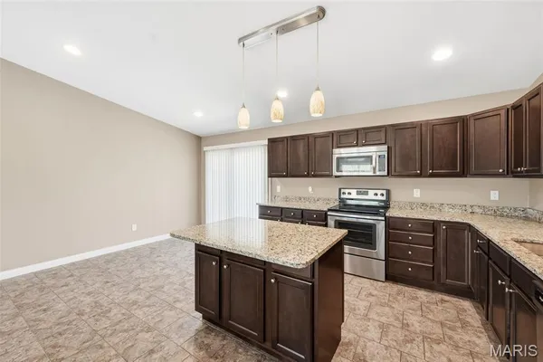 $1,985 | 305 Shadow Trace Drive, Wentzville, MO 63385