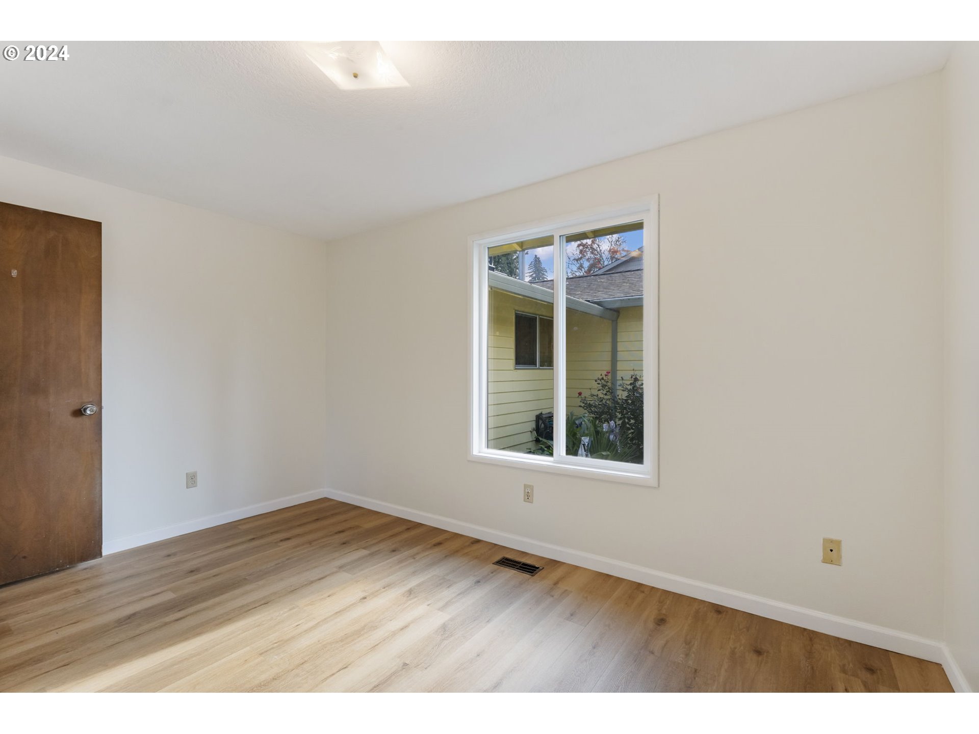 20858 Southwest Rosa Drive Beaverton, OR 97078 - Photo 22 of 35 Bedroom