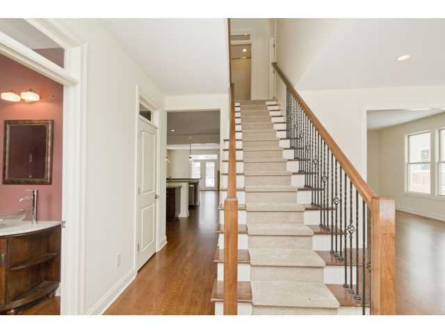 273 South Harding Road Columbus, OH 43209 - Photo 3 of 20