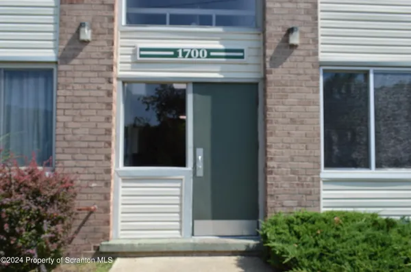 $1,100 | 1704 Summit Pointe, Scranton, PA 18508