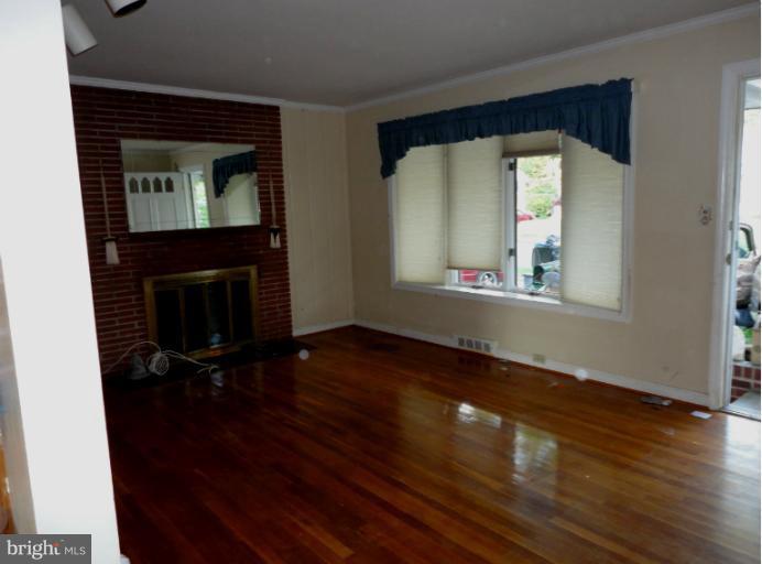 2508 Hughes Road Adelphi, MD 20783 - Photo 3 of 5 Living Room
