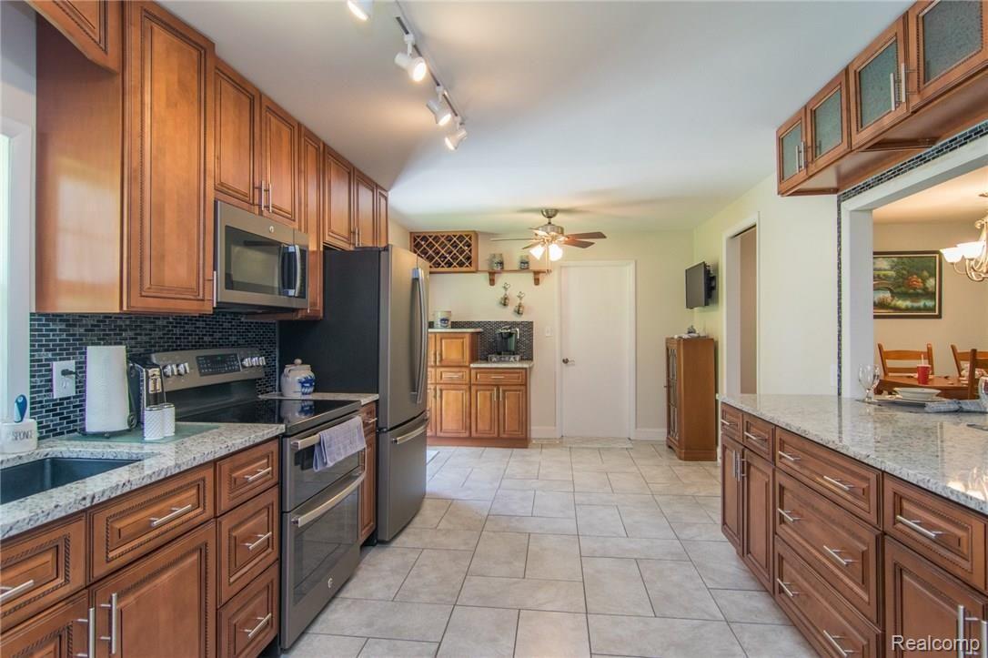 8075 Reese Road Clarkston, MI 48348 - Photo 11 of 50 DSC_0656.jpg