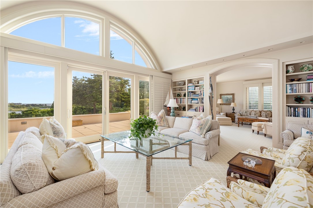 283 Ocean Avenue Newport, RI 02840 - Photo 11 of 25