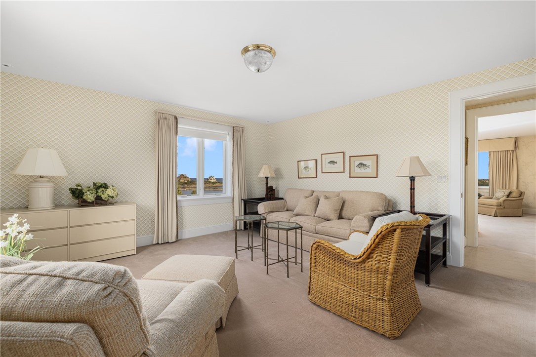 283 Ocean Avenue Newport, RI 02840 - Photo 20 of 25