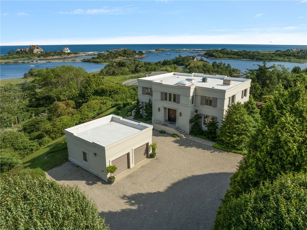 283 Ocean Avenue Newport, RI 02840 - Photo 2 of 25