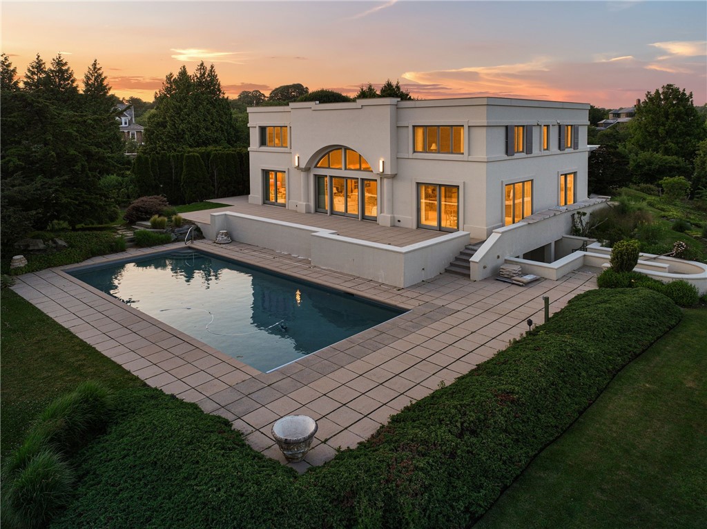 283 Ocean Avenue Newport, RI 02840 - Photo 4 of 25