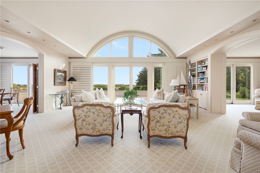 283 Ocean Avenue Newport, RI 02840 - Photo 9 of 25