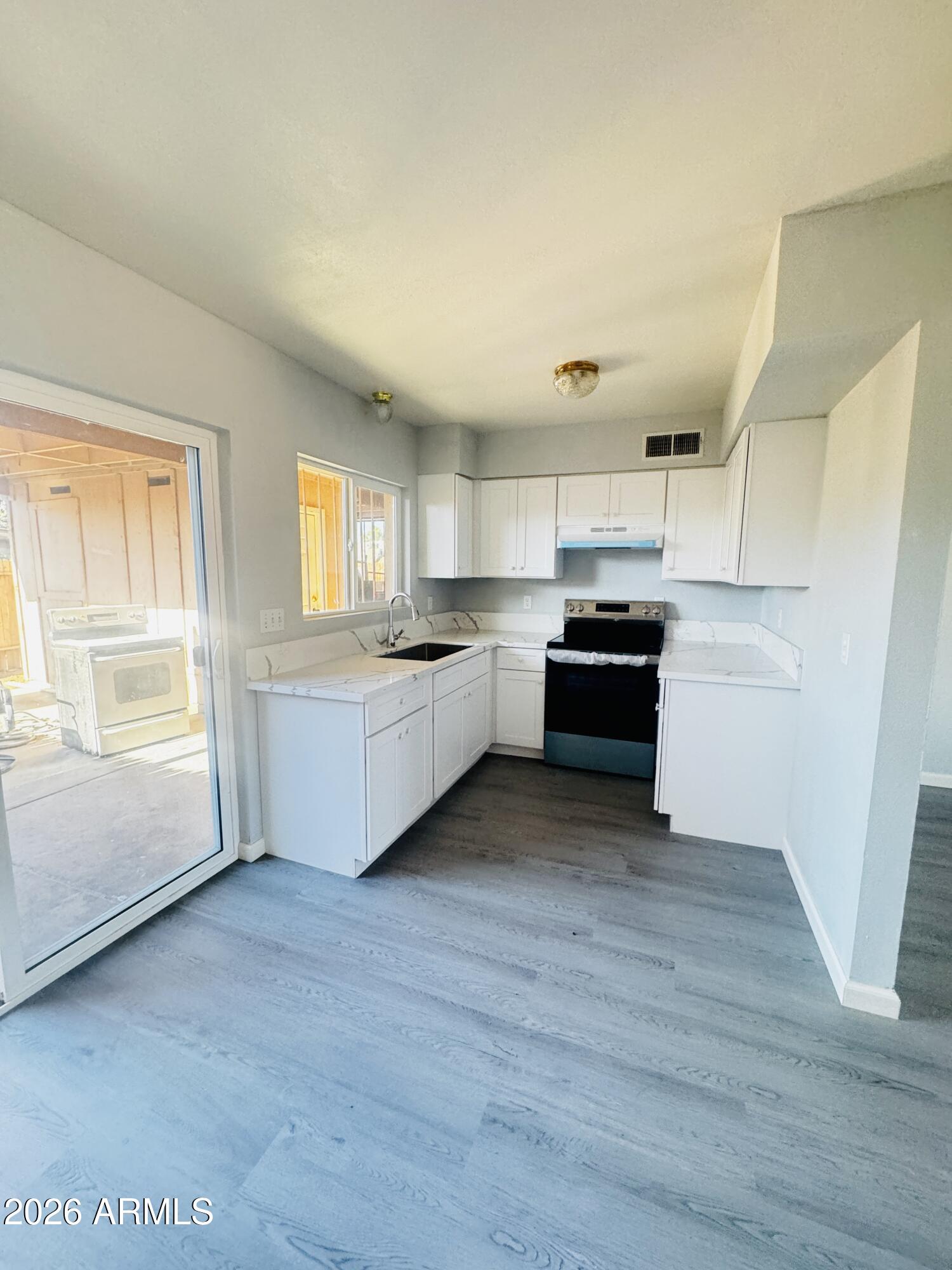 4625 West Thomas Road, Unit 83 Phoenix, AZ 85031 - Photo 5 of 18