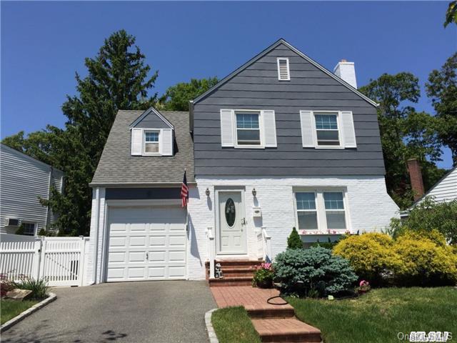 9 Ridge Road Farmingdale, NY 11735 - Photo 1 of 1 Front View House
