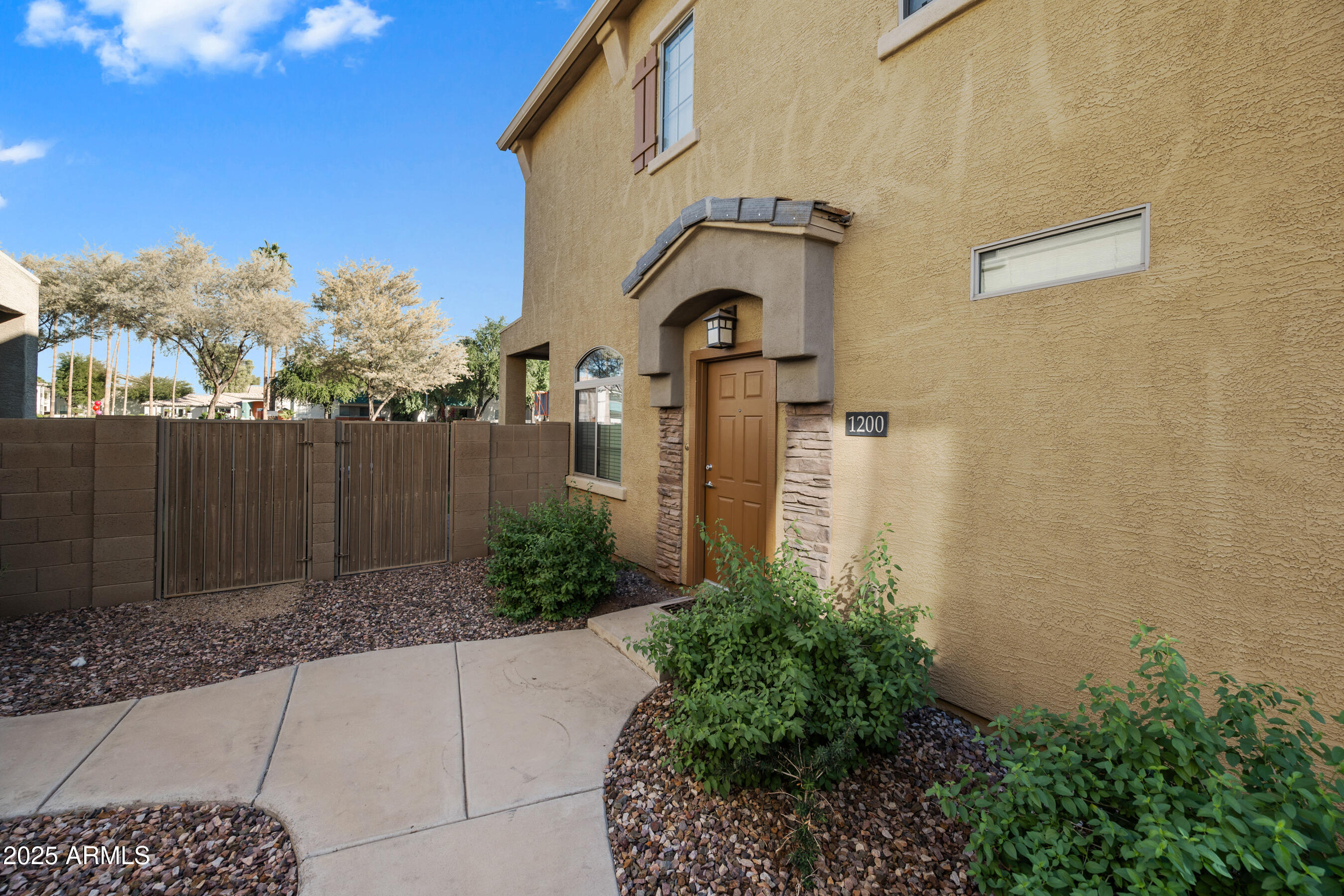 1350 South Greenfield Road, Unit 1200 Mesa, AZ 85206 - Photo 2 of 24 2-1350SGR1200-ocupix-