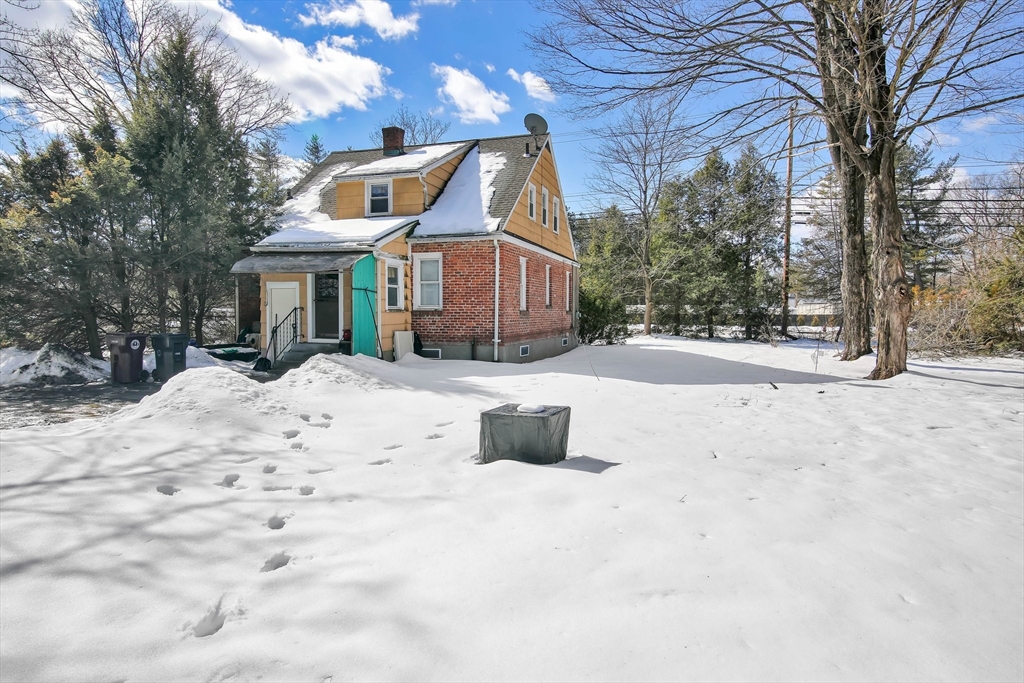 267 Lockhouse Road Westfield, MA 01085 - Photo 11 of 26 Gallery Image 11