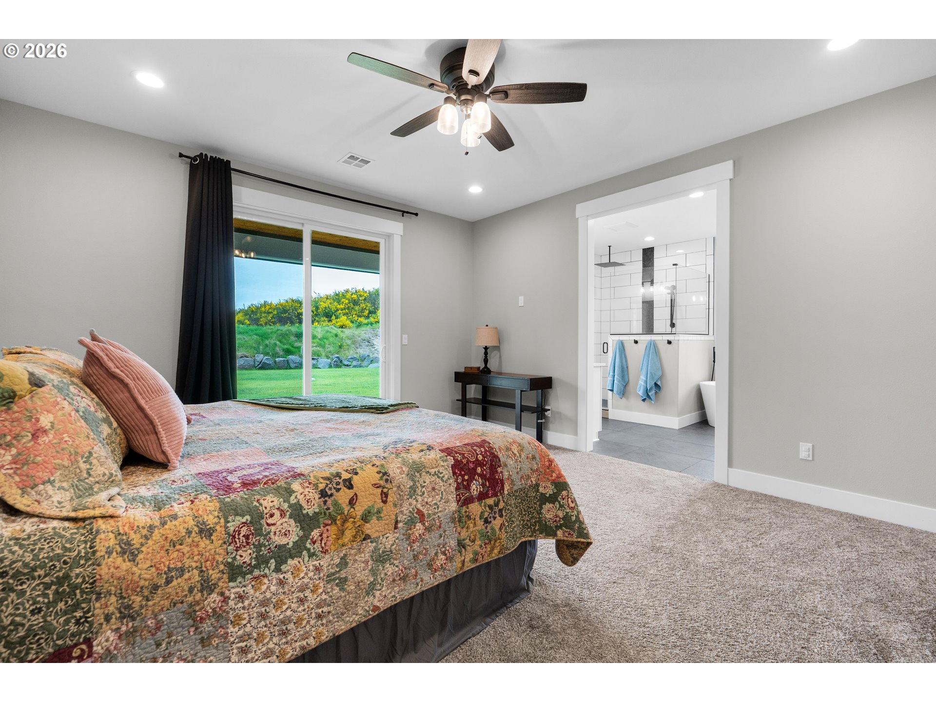 89120 Arrowhead Road Warrenton, OR 97146 - Photo 24 of 47 Bedroom, Primary
